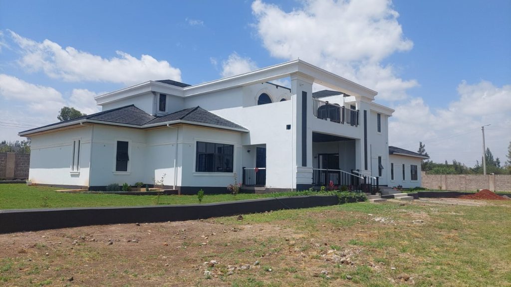 Transitional Style House Architectural Design: Experience thoughtful design from concept to reality. #DesignByDSD Interior Design By DSD Architectural Design by DSD, Residential Design, Home Design Nairobi, Kenya, Africa